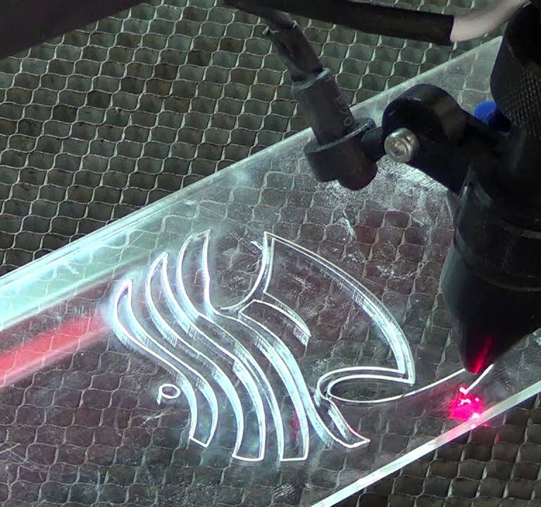 حکاکی لیزری پلکسی گلاس ( سفارش آنلاین + لیست قیمت)